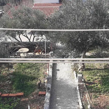 Bruna * Brodarica (Sibenik-Knin)