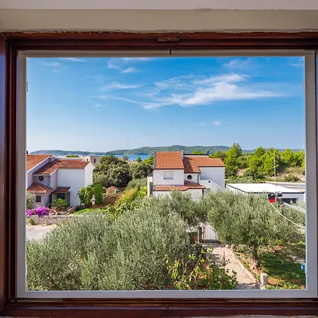 Bruna Brodarica (Sibenik-Knin)