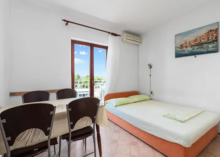 Bruna * Brodarica (Sibenik-Knin)